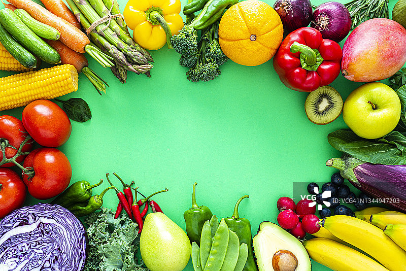 绿色背景上的水果和蔬菜边框图片素材