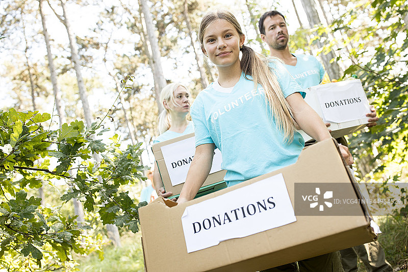 家庭志愿者与社区支持农业箱图片素材
