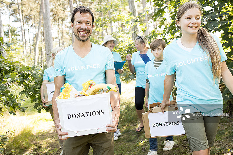 家庭志愿者与社区支持农业箱图片素材