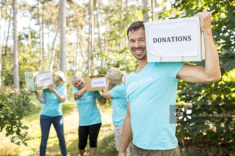 家庭志愿者与社区支持农业箱图片素材