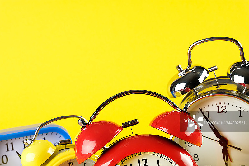 复古风彩色闹钟banner图片素材