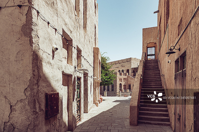 迪拜拥有传统建筑的古老街区图片素材