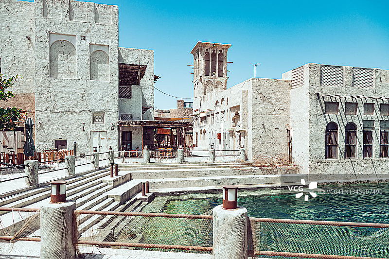 迪拜历史街区和迪拜河码头图片素材