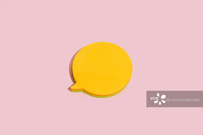 粉色背景上的橙蓝色漫画气泡便签图片素材