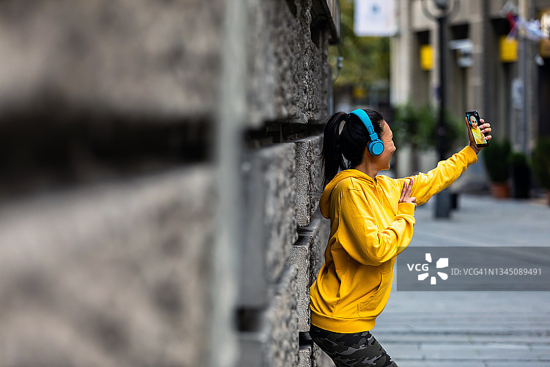 跑步女性自拍图片素材