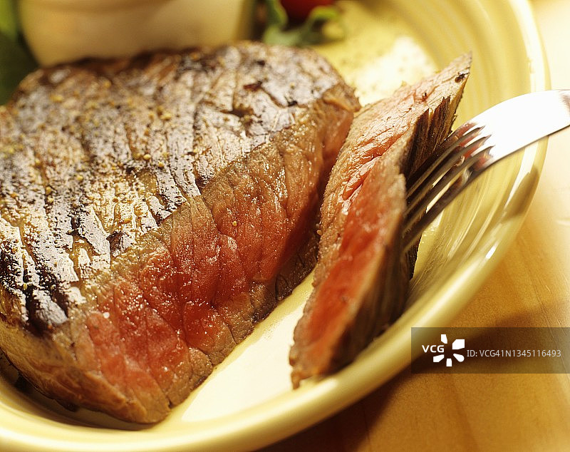 罕见的牛排切片图片素材