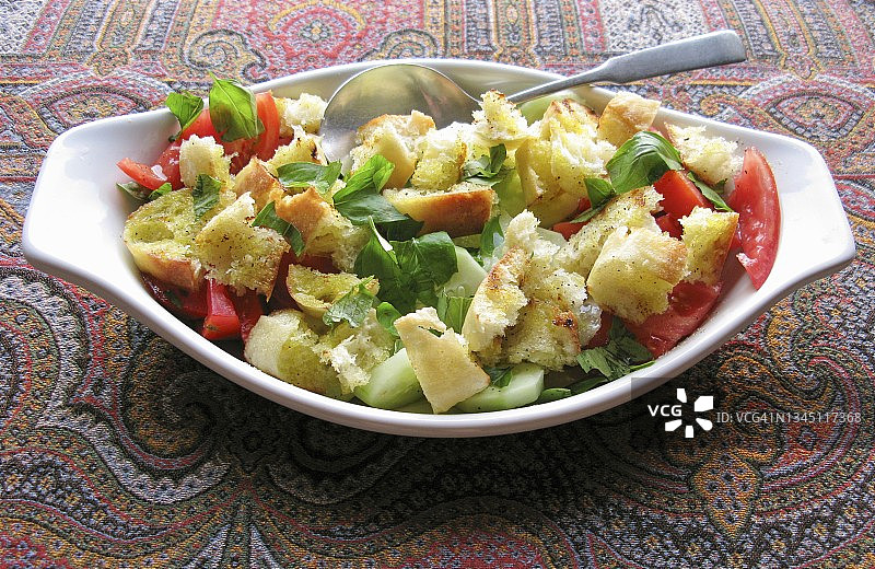 辣椒黄瓜面包沙拉图片素材