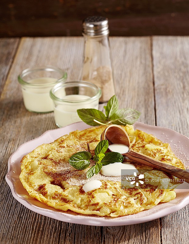 黑森林苹果煎饼图片素材