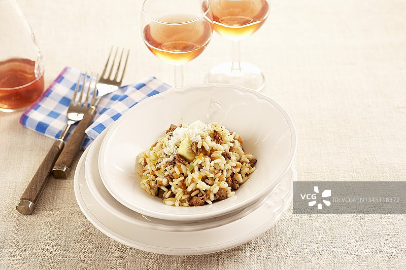 托斯卡纳烩饭（牛肉蔬菜烩饭，意大利）图片素材