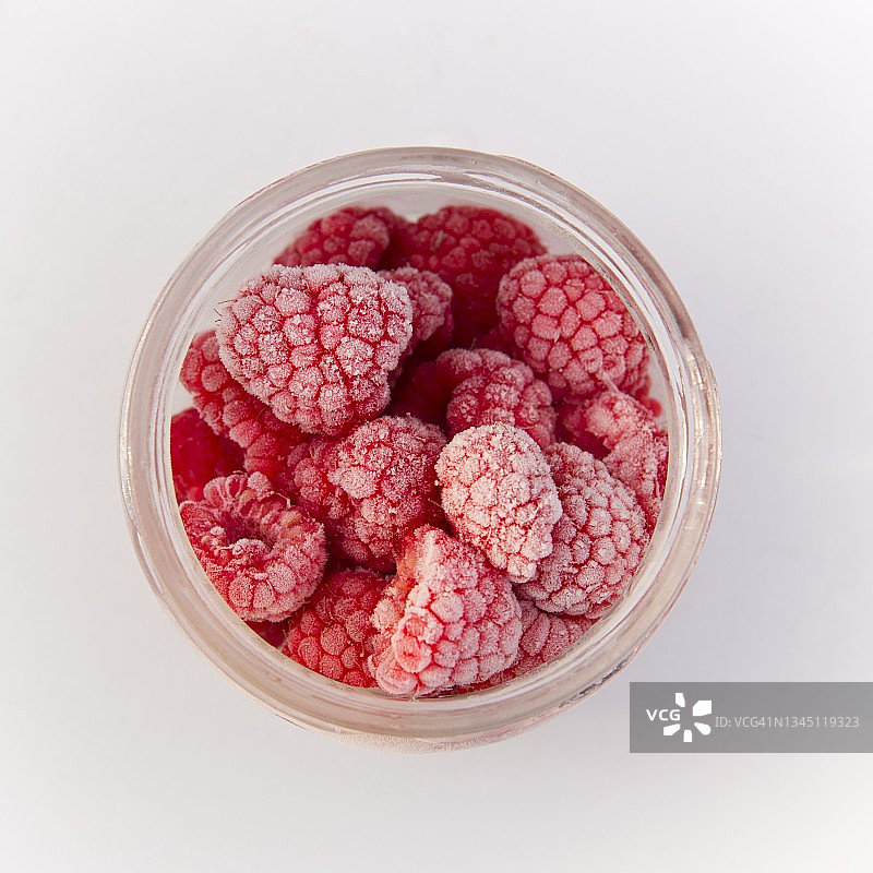 一罐冷冻覆盆子图片素材