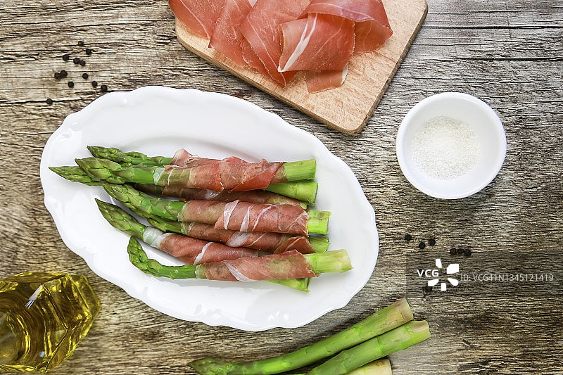 芦笋与帕尔马火腿图片素材