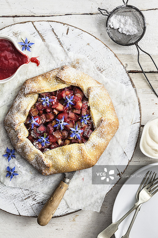 大黄姜汁酥饼配大黄库利图片素材