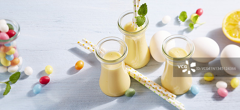 复活节橙色蛋奶酒图片素材