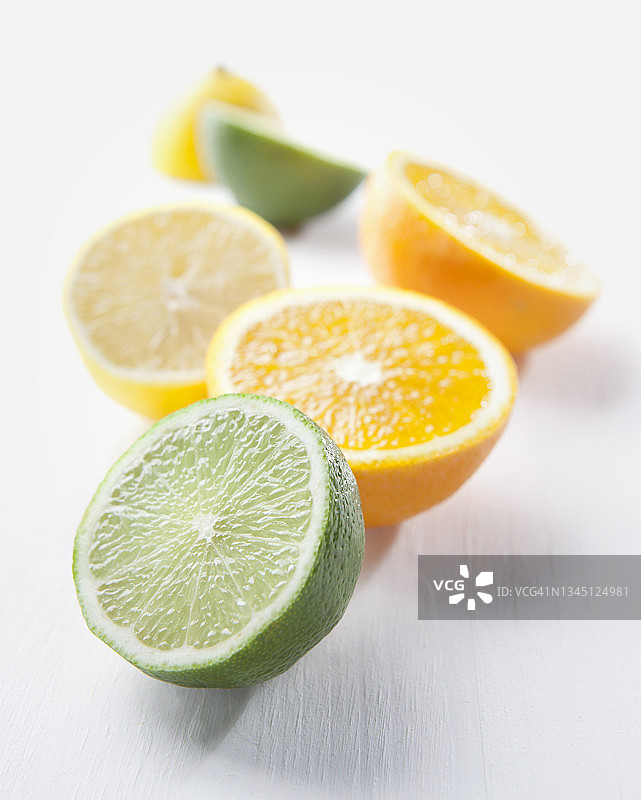 青柠、橙子和柠檬切片图片素材