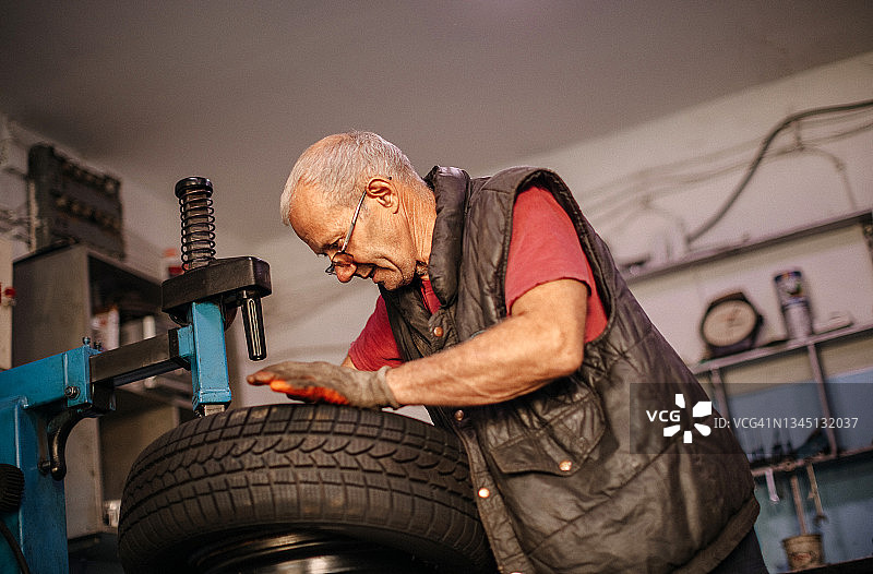 汽车修理工车间图片素材