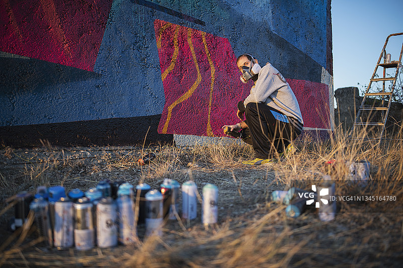 街头艺术家 в помещении图片素材