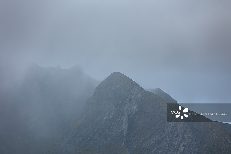 阿尔卑斯山的云彩图片素材