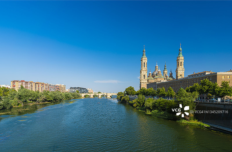 萨拉戈萨皮拉尔圣母圣殿主教座堂，西班牙图片素材