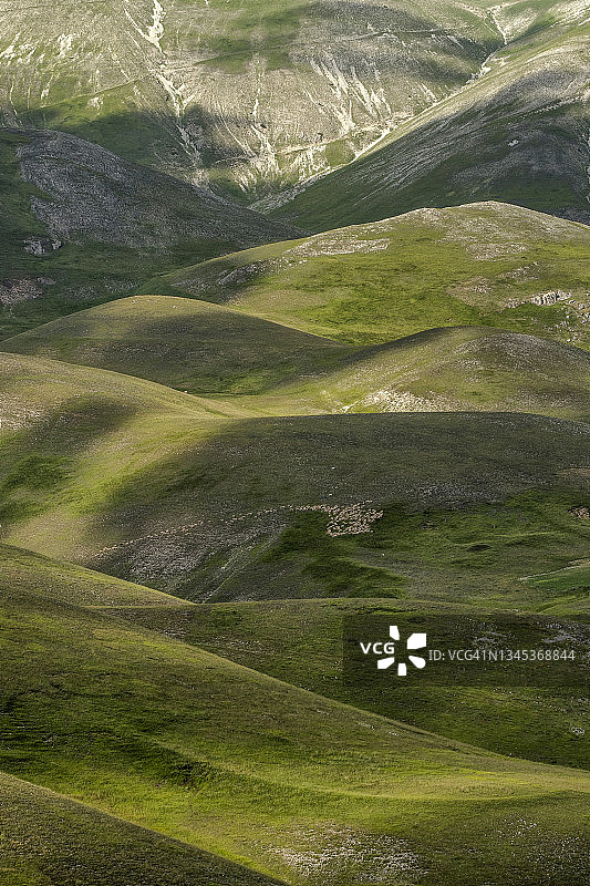 意大利翁布里亚地区诺尔恰的卡斯特卢奇欧的丘陵景观图片素材
