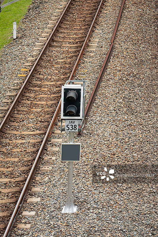 地铁轨道上的灯光信号图片素材