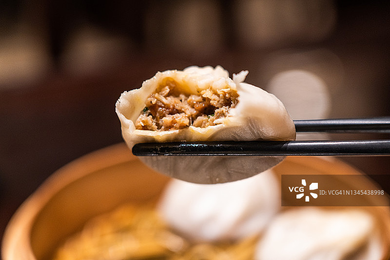 中国点心蟹肉小笼包图片素材