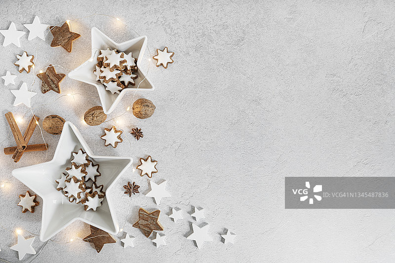 白色背景白色碗中星形圣诞饼干扁平素材图片素材