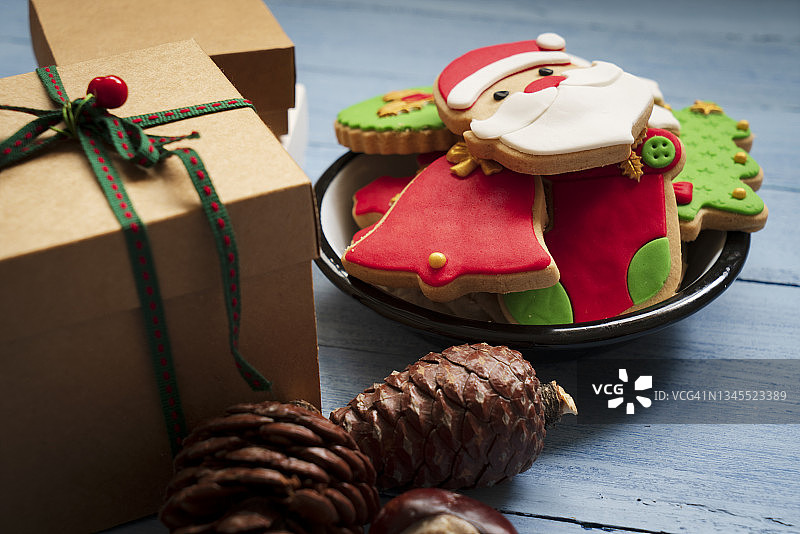 圣诞姜饼饼干和礼物图片素材