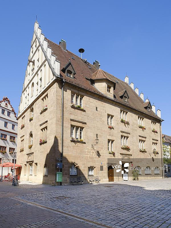 德国巴伐利亚州安斯巴赫老城区的联排别墅图片素材