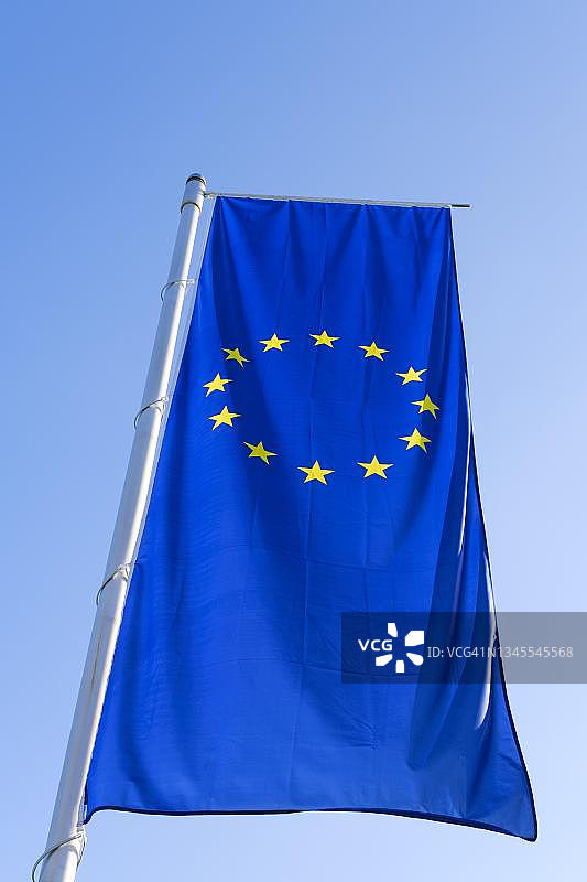 蓝天下的欧洲旗帜，德国巴伐利亚图片素材
