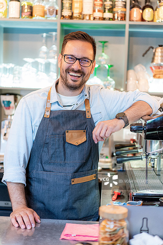 快乐的咖啡师图片素材