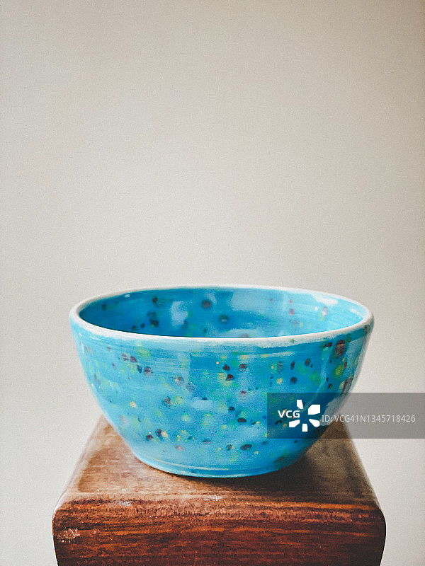 手掷陶碗图片素材