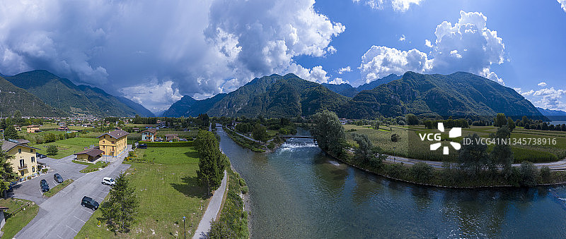 意大利布雷西亚卡法罗桥，伊德罗湖北部和基耶塞河支流图片素材