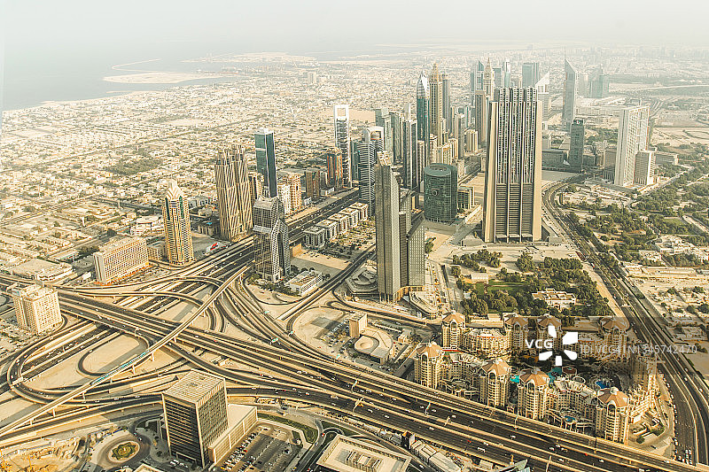 从哈利法塔 viewpoint 俯瞰迪拜市中心图片素材