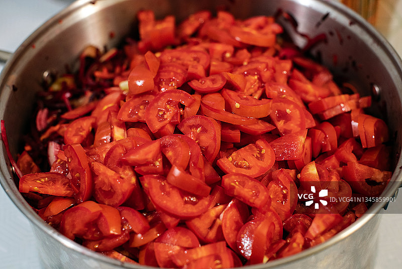 切碎的蔬菜：辣椒、洋葱、胡萝卜、甜菜图片素材