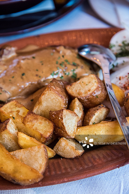 塞尔维亚猪里脊奶酪土豆卷图片素材