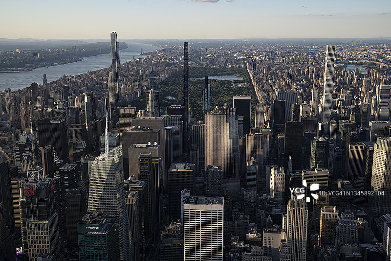 纽约曼哈顿中央公园南端周围的摩天大楼航拍照片图片素材