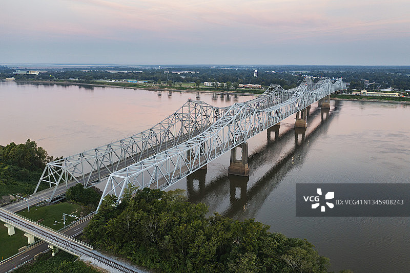 密西西比河纳奇兹-维达利亚大桥图片素材
