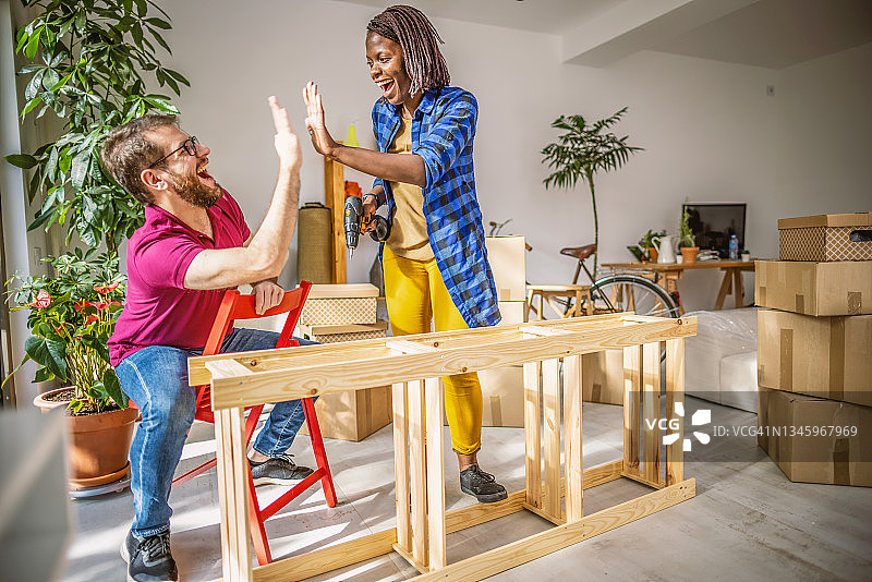 搬进新家图片素材