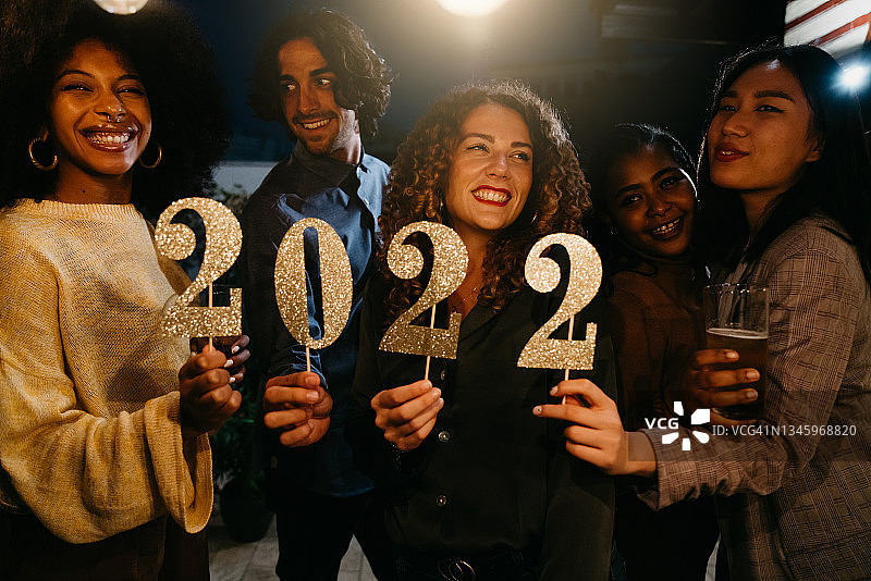 2022新年快乐与朋友们图片素材