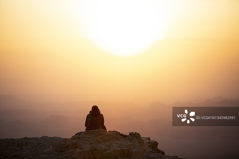 拉蒙陨石坑图片素材