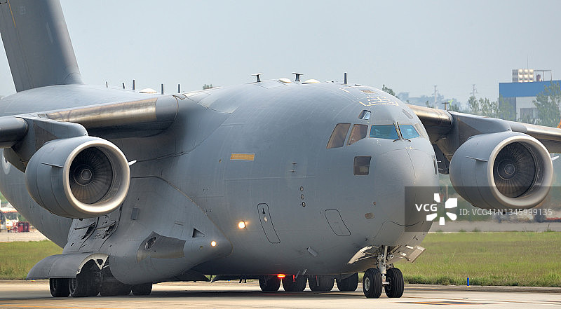 美国战略运输机头部视图图片素材