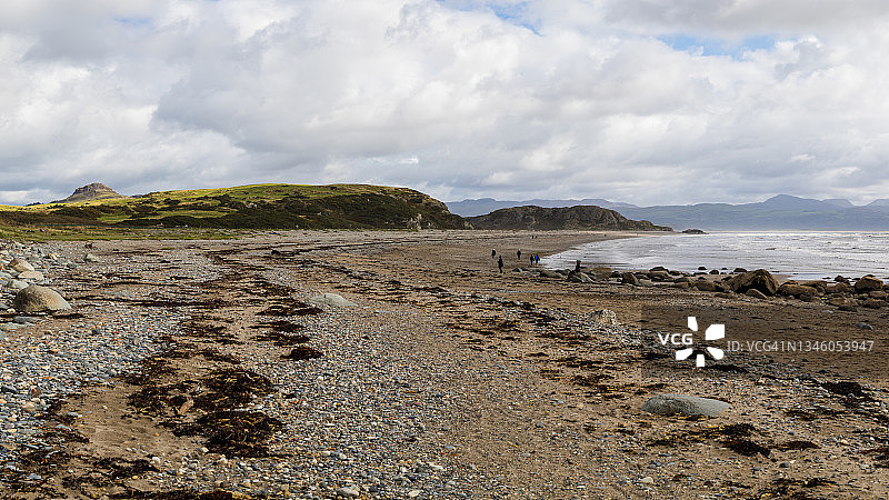 克里克厄斯海滩上的行人图片素材