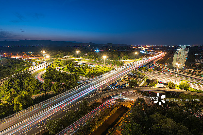 北京夜间交通鸟瞰图图片素材