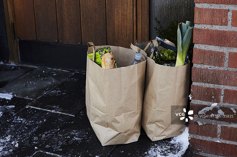 家门口的纸袋生鲜图片素材