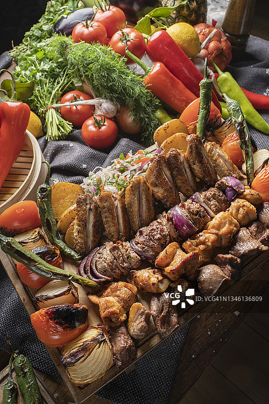 烤肉和蔬菜图片素材