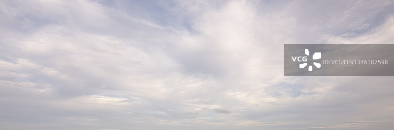 云类型-灰蓝色暴风云图片素材