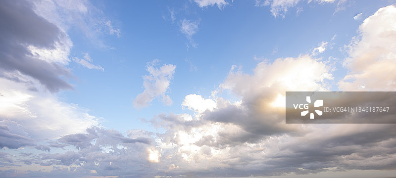 云类型-灰蓝色暴风云图片素材