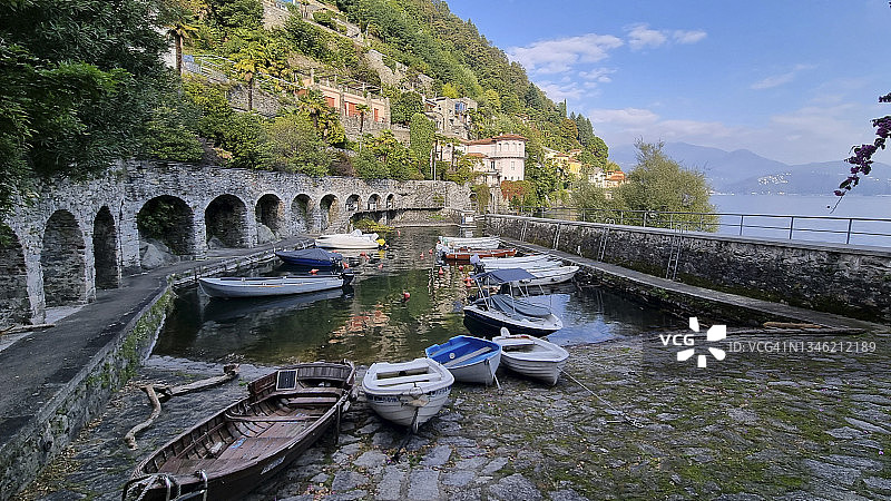 马焦雷湖畔坎内罗里维埃拉的古老港口图片素材