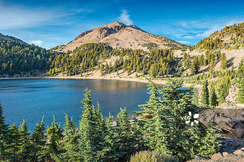 加利福尼亚州拉森火山国家公园峰湖海伦图片素材