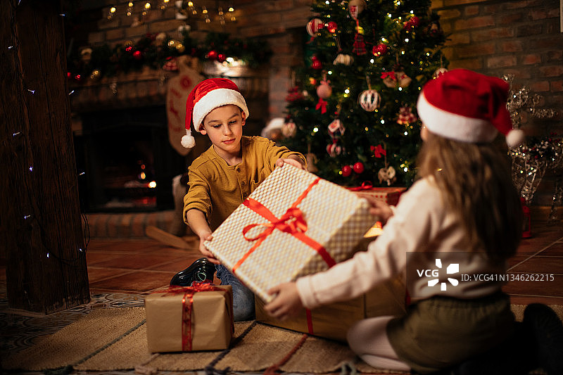 迫不及待想看看是什么！图片素材